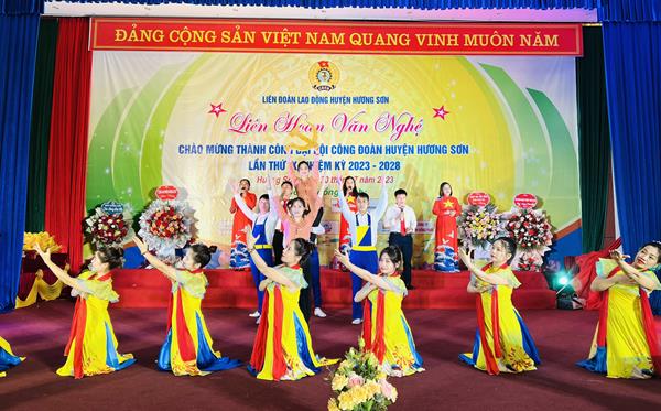 Các cấp công đoàn Hà Tĩnh: Tổ chức nhiều hoạt động nhằm nâng cao đời sống văn hóa tinh thần cho công nhân lao động trong các doanh nghiệp